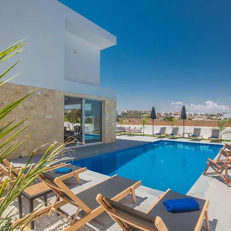 Vie Bleu Mit Pool- Im Zentrum By Interhome *
