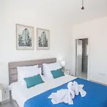 Vie Bleu Mit Pool- Im Zentrum By Interhome