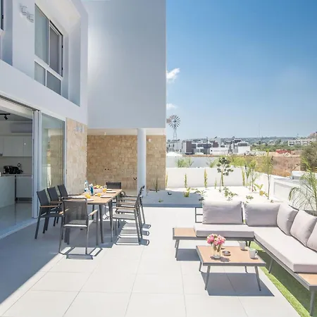 Vie Bleu Mit Pool- Im Zentrum By Interhome