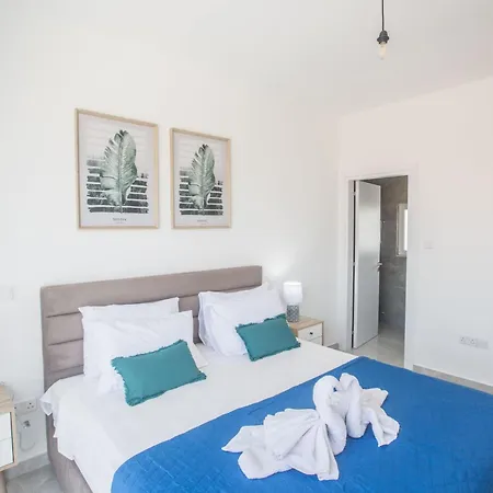 Vie Bleu Mit Pool- Im Zentrum By Interhome