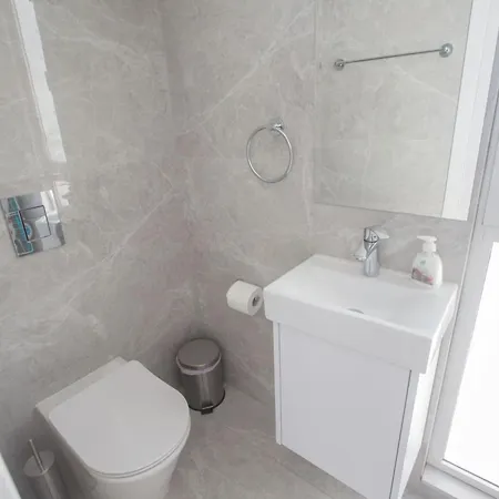 Vie Bleu Mit Pool- Im Zentrum By Interhome Feriehus