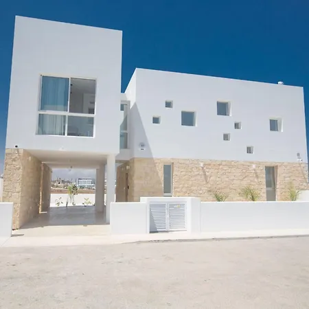 Vie Bleu Mit Pool- Im Zentrum By Interhome Protaras
