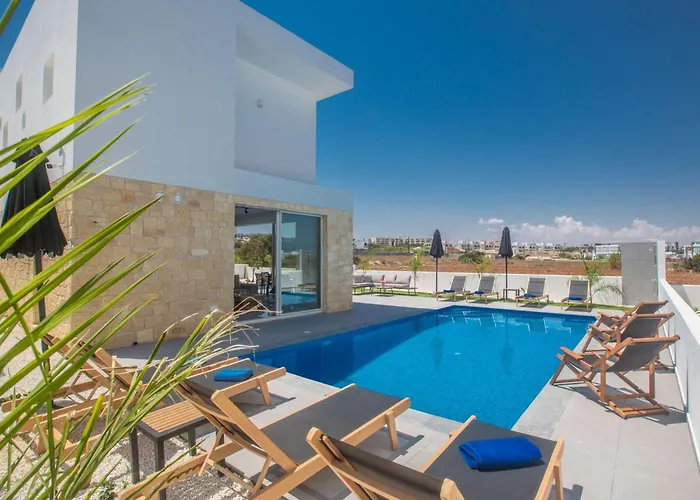 Vie Bleu Mit Pool- Im Zentrum By Interhome *