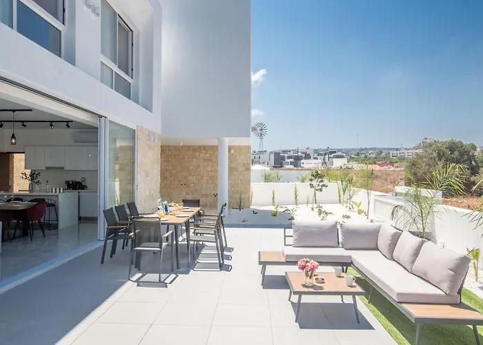 Vie Bleu Mit Pool- Im Zentrum By Interhome