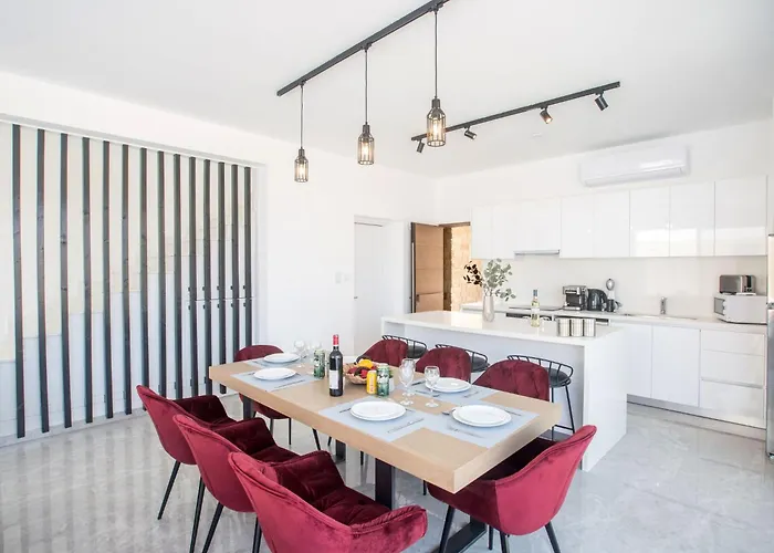 Vie Bleu Mit Pool- Im Zentrum By Interhome