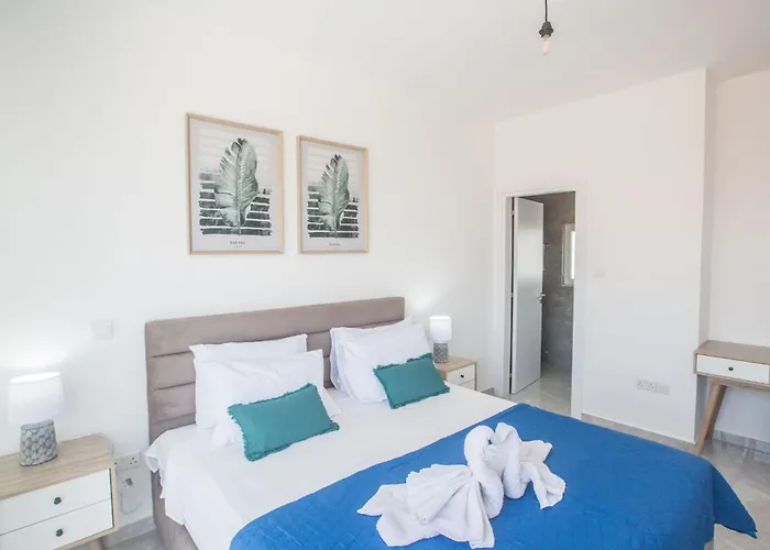 Vie Bleu Mit Pool- Im Zentrum By Interhome