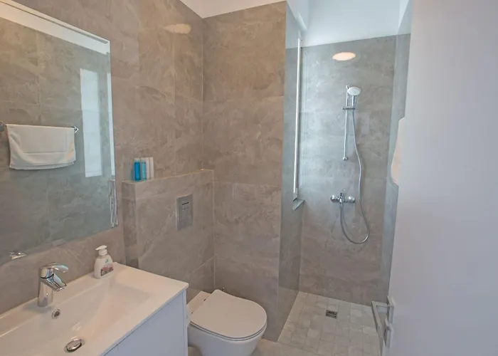 Vie Bleu Mit Pool- Im Zentrum By Interhome Protaras