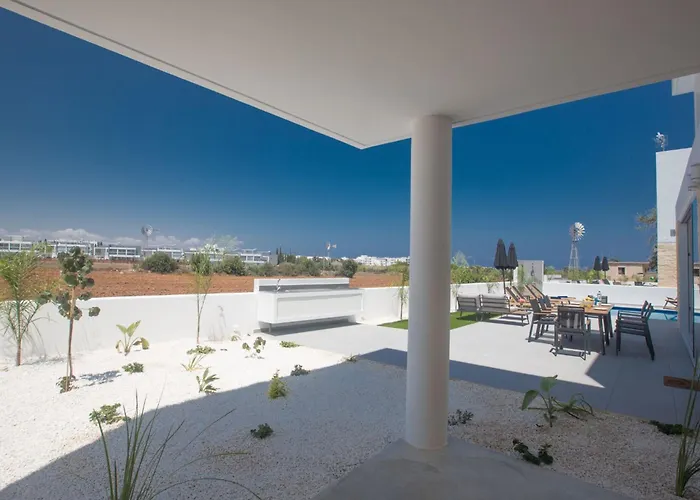 Vie Bleu Mit Pool- Im Zentrum By Interhome