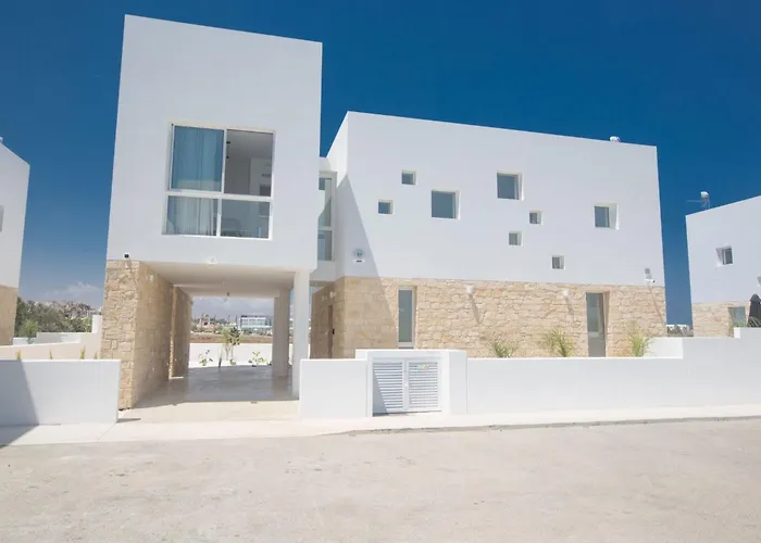 Vie Bleu Mit Pool- Im Zentrum By Interhome Protaras